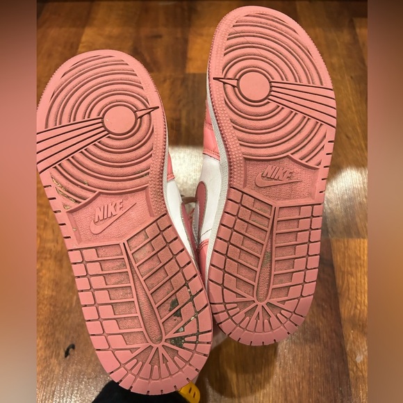 Nike Air Jordan 1 Mid Coral Chalk Valentine's Day Youth Size 4.5 Pink White - Picture 7 of 8